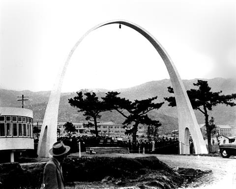 19-1. 대선발효공업 박선기 사장의 후원으로 설립된 무지개문(1957)(부대신문 축쇄판 제2호)_1.jpg