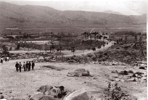 20. 1957년 대학 본관에서 본 장전동 (소장자 배동준교육학과 54학번) 2.jpg
