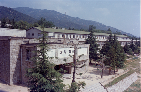 1974년 대학극장.bmp