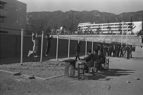 1976학년도 입학시험 광경 (2).jpg